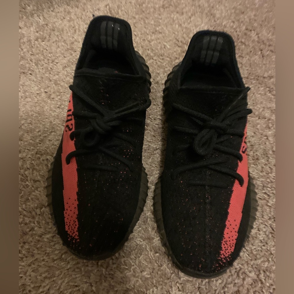 adidas Yeezy Boost 350 V2
Core Black Red